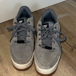Nike Gray Sneakers Suede Skateboarding Style